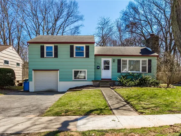 213 Burley Rd, Rochester, NY 14612