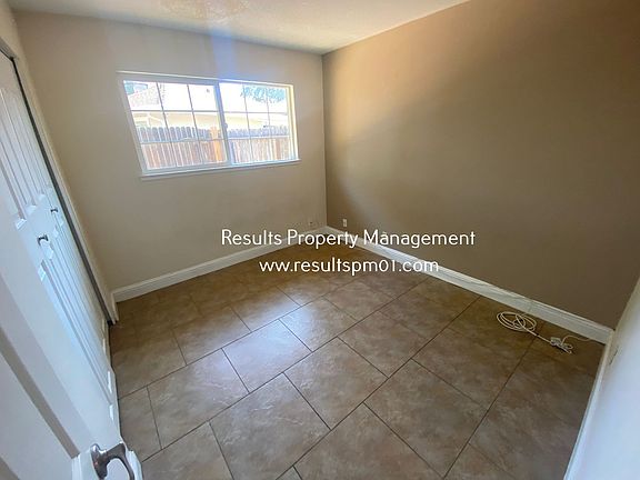 3rd image of 5568 Hillsdale Blvd