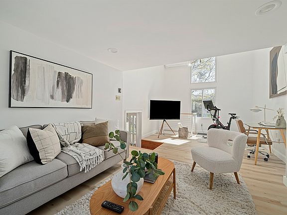 2nd image of 206 Lagrange St Unit 206