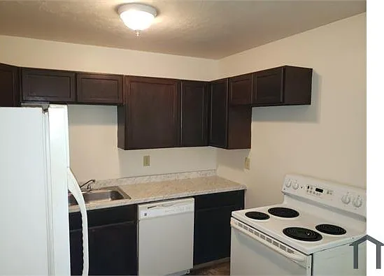 3233 SE 22nd Pl — Photo 1