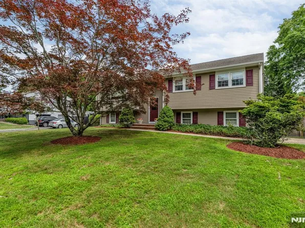 328 Ruckman Rd, Hillsdale, NJ 07642