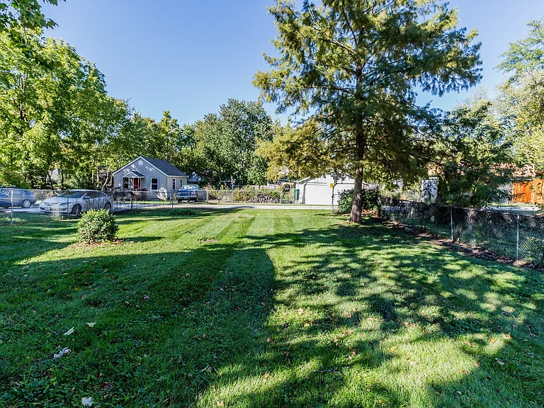 1405 Windsor St — Photo 22