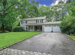 6 Botany Ln, Stony Brook, NY 11790