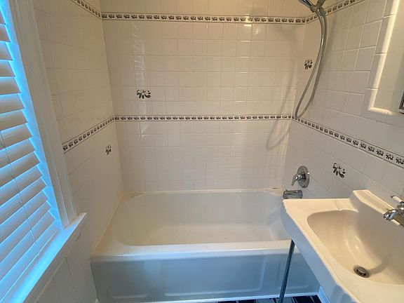 5th image of 3731 Madrona St #1