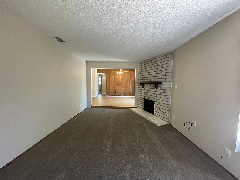 6900 Trovita Way — Photo 2