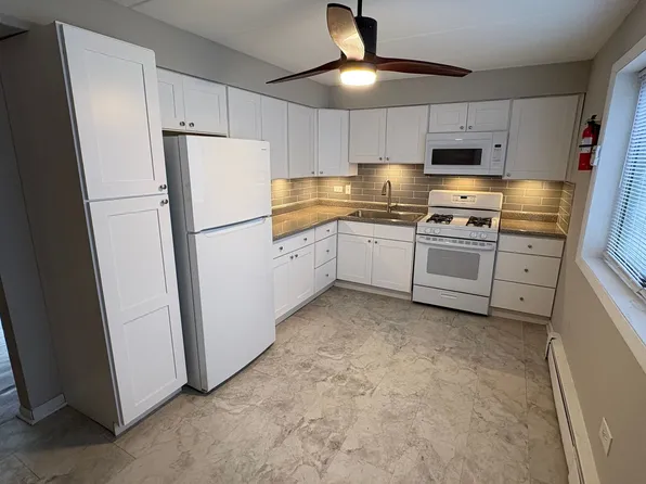 Island South E-H, 13033 Wood St #G1, Blue Island, IL 60406