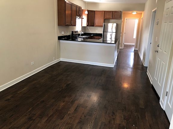 4th image of 3226 N Whipple St #2
