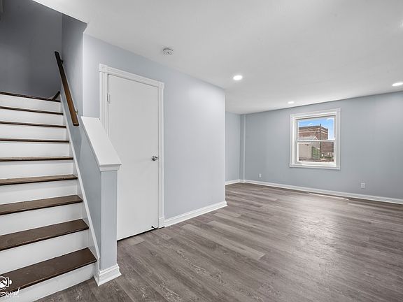 5th image of 116 N Hickory St