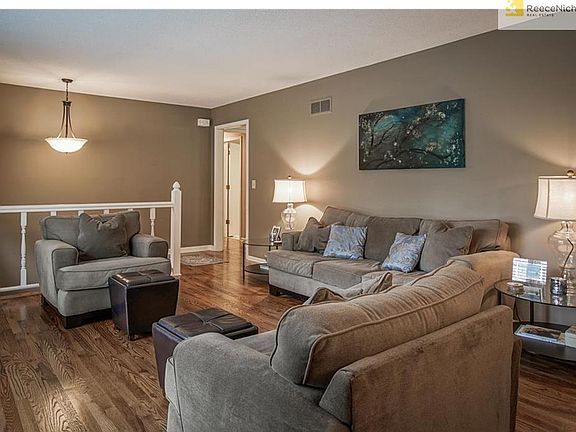 3rd image of 10605 Bridlespur Dr