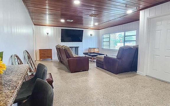 3rd image of 4620 Purdy Ln #1