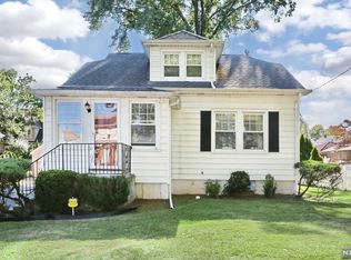 828 Linden Ave, Ridgefield, NJ 07657