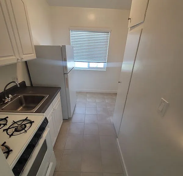 7263 W Manchester Ave — Photo 6