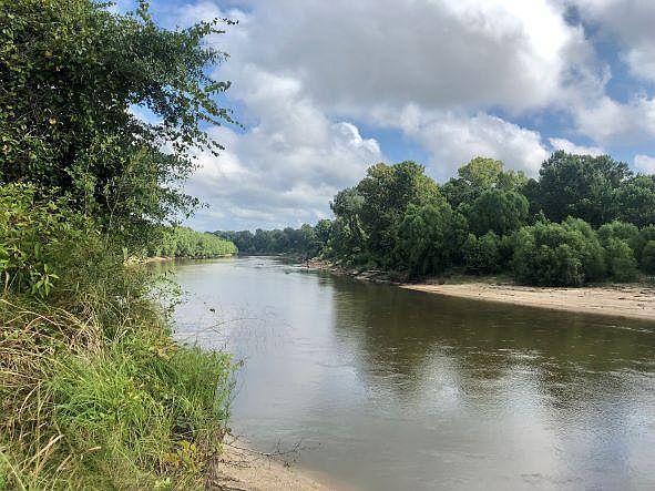 Sweeping views of the river from the bluff side of the peninsula