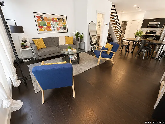 704 N Cherry St — Photo 5