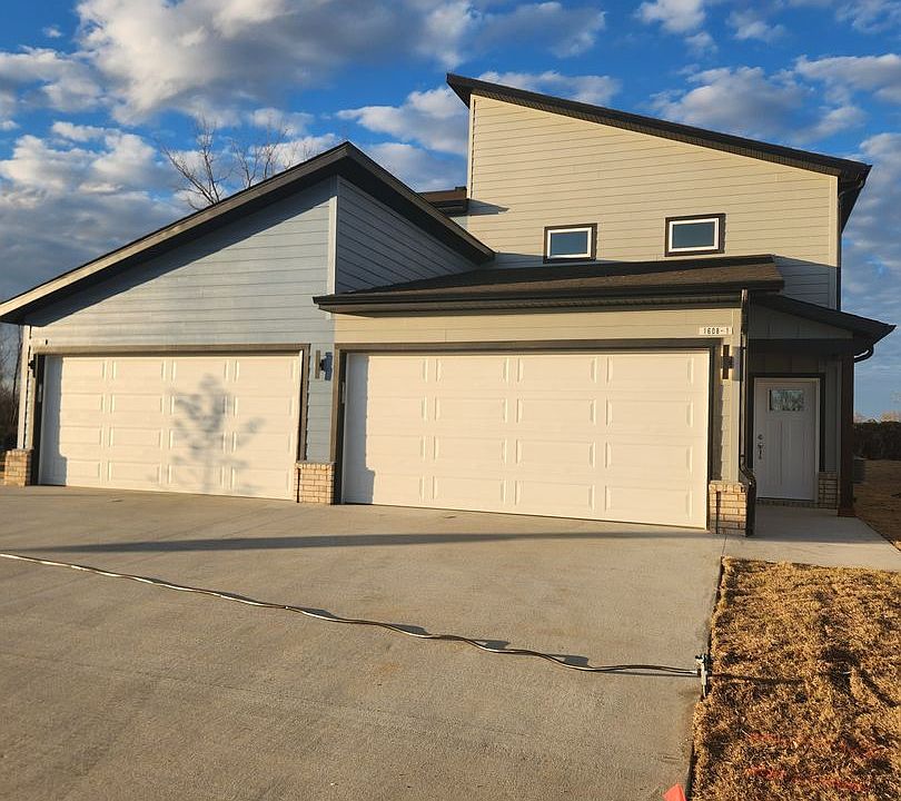 1st image of 1608 SW Casuarina Dr