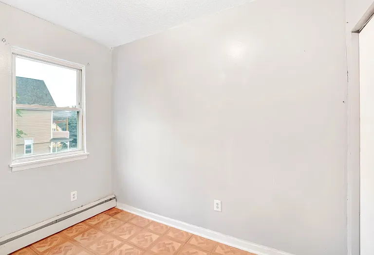 128-132 Locust St #6 — Photo 6