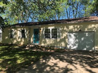 1103 N Swope Dr, Independence, MO 64056