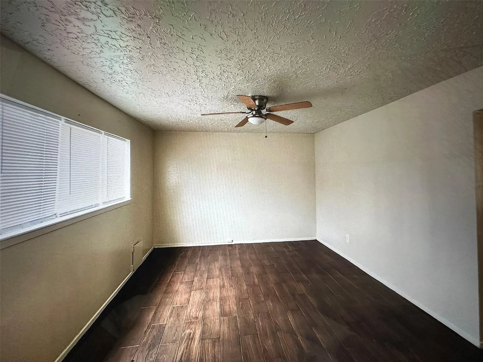 3 bed, 2.5 bath, 1496 sqft, $1,625 — Photo 3