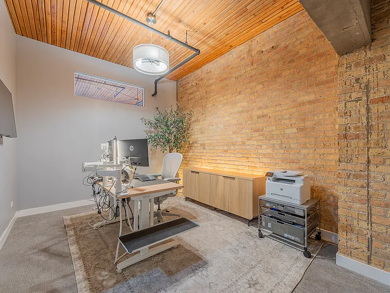 411 W Ontario St — Photo 12