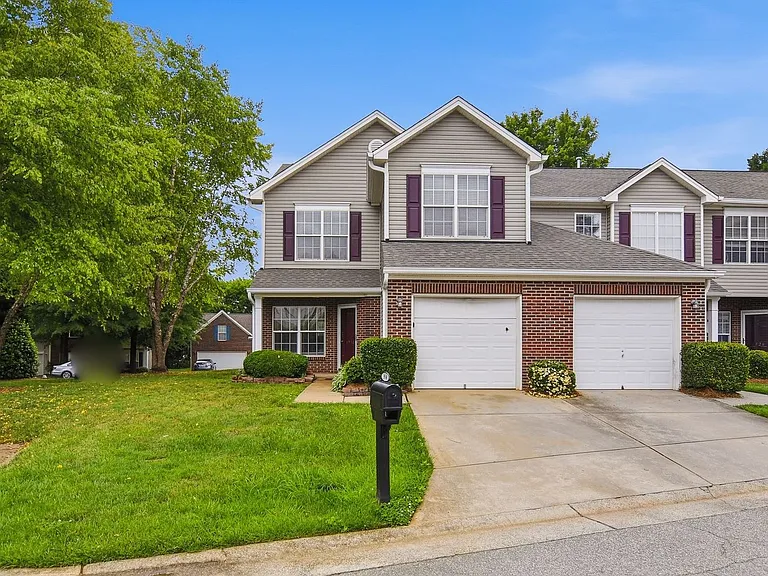 3930 Fountain Village Cir — Photo 2