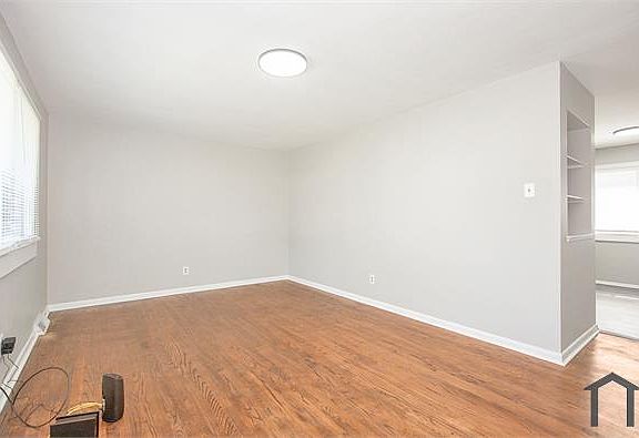 4th image of 4905 Donovan Dr