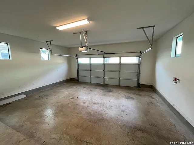 1146 N Olive St — Photo 25
