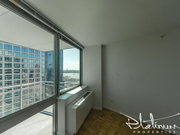 5th image of 505 W 37th St APT 33D