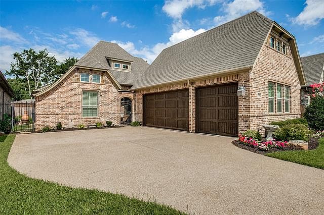1st image of 124 Windcrest Dr