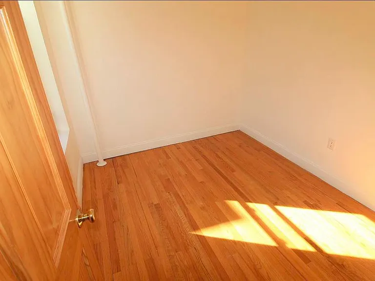 441 16th St #4L — Photo 7