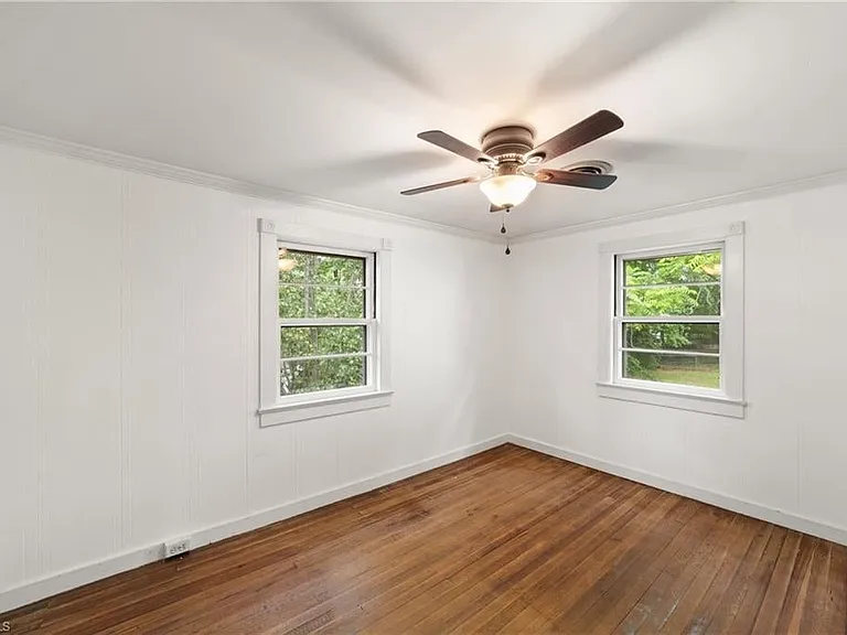 2083 Elizabeth Ave — Photo 18