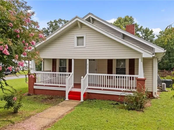 217 Moon St, Thomasville, NC 27360