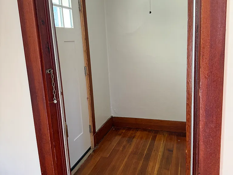 Entry, mudroom