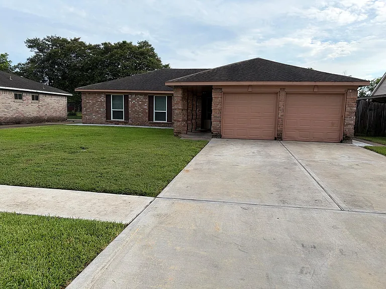 12719 Huntington Field Dr — Photo 1