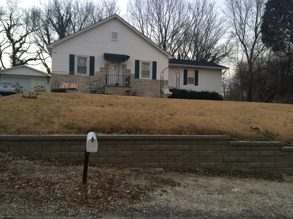7 Woodcrest Dr, Belleville, IL 62223