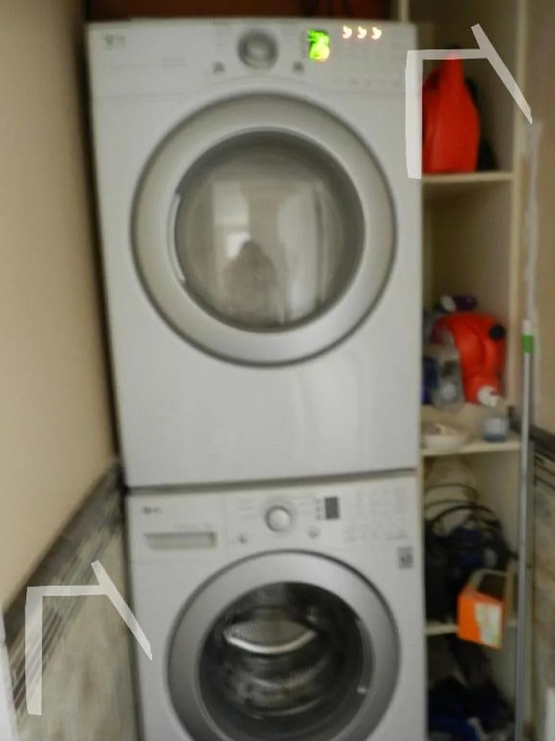 No Brokers Fee, No Security Deposit, In Unit Washer/Dryer, Pets friendly, Parking Included, Centr... — Photo 2