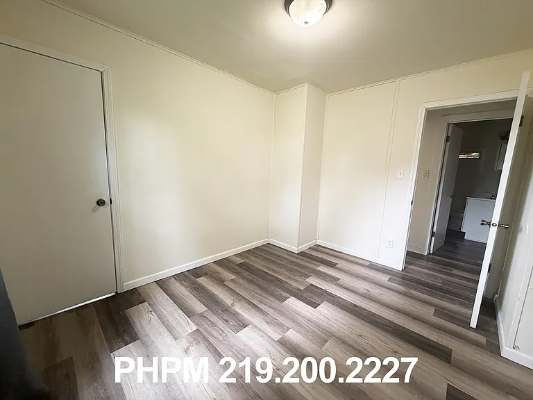 327 Hanley St — Photo 6