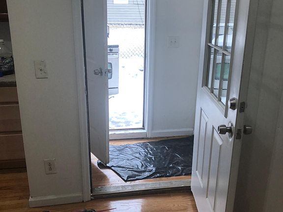 5th image of 82 Hopkins Ave