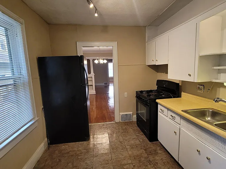 109 N Rose Blvd #2 — Photo 4