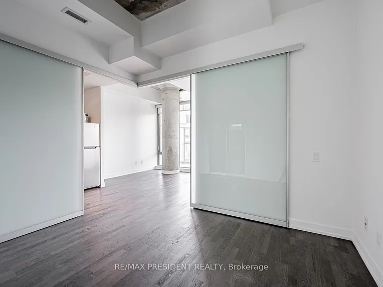 560 King St W #1005 — Photo 3