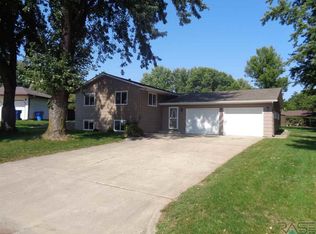 1208 Ladelle Ave, Dell Rapids, SD 57022
