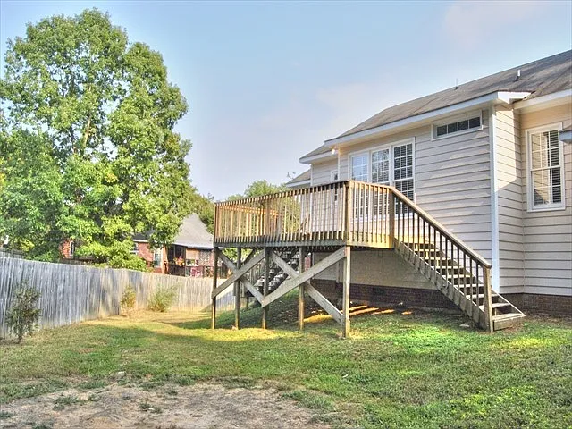 425 Johnson St — Photo 21