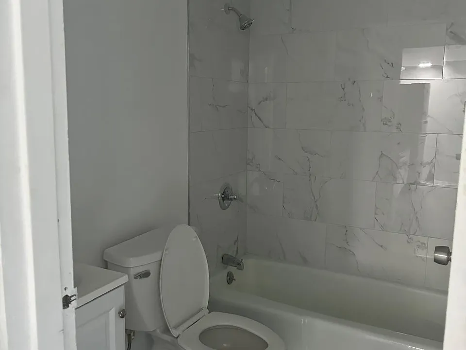 25 Saint Stephens St #B4