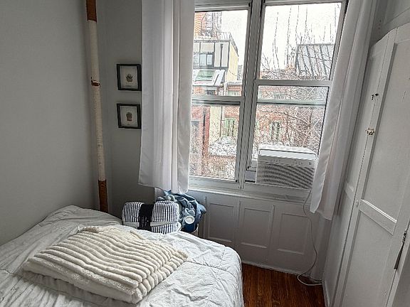 3rd image of 42 Bank St APT 34