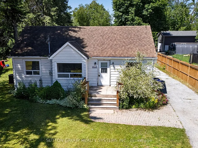 2082 Lilac Dr — Photo 3