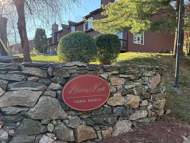 8 Davids Ln — Photo 3