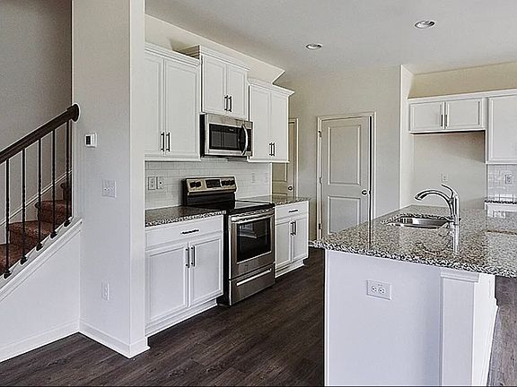 4th image of 415 Golden Villas Dr