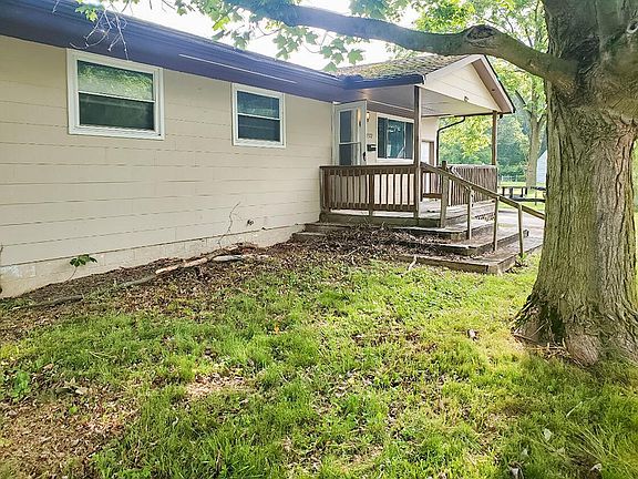 3rd image of 5572 Newport Ct