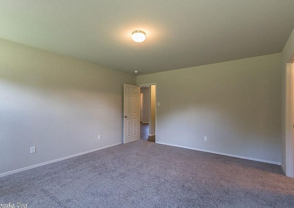 1st image of 2915 Beechwood Dr