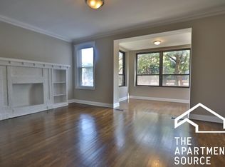 706 W Grace St #1, Chicago, IL 60613