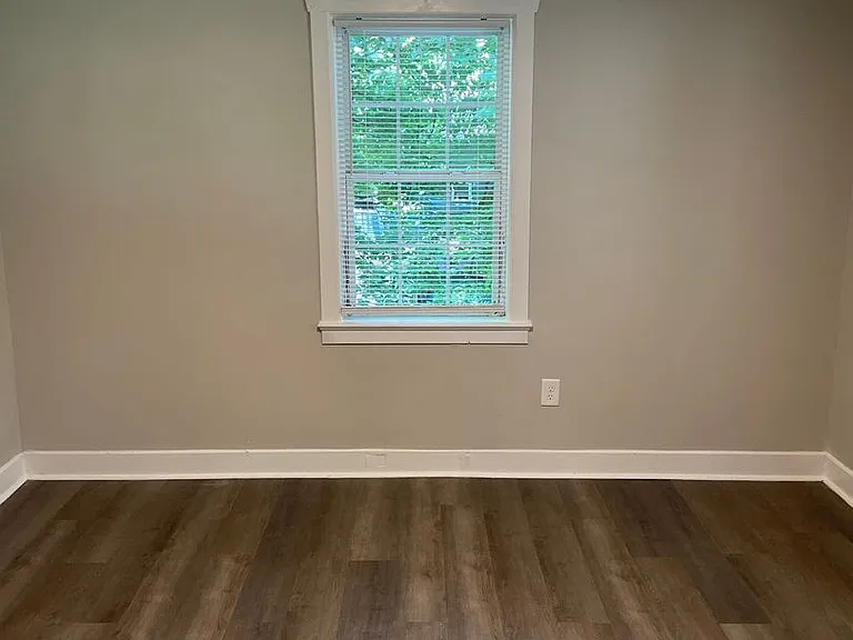 1002 Cayuga St — Photo 3